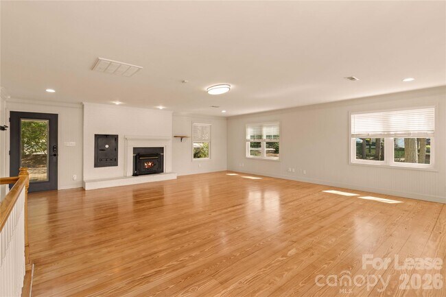 Building Photo - 118 Revere Dr