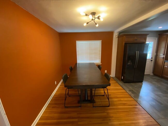 Building Photo - 2 Bed Home in North Chattanooga! Leasing S...