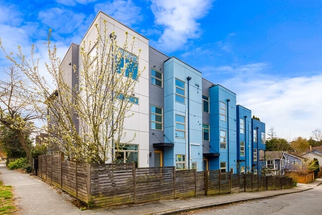 Primary Photo - Great City Location - Corner 3 Bedroom Tow...