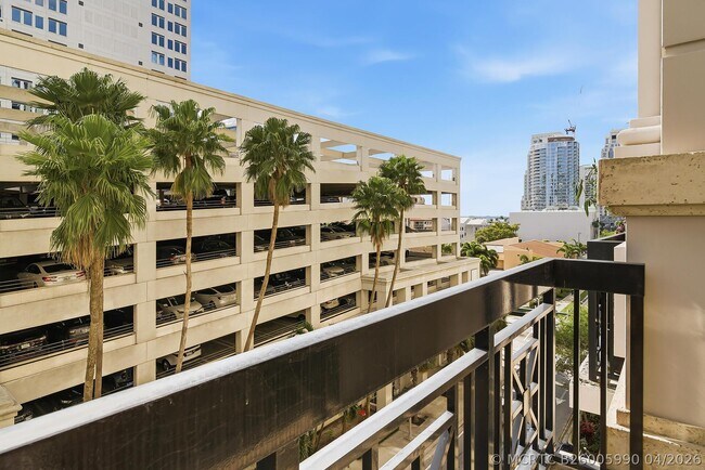 Building Photo - 801 S Olive Ave