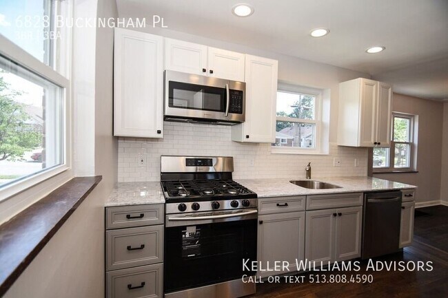 Building Photo - 6828 Buckingham Pl