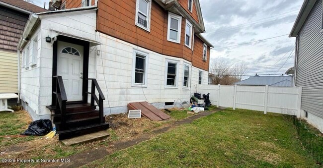 Building Photo - 342 Horton St