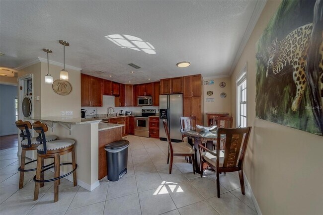 Building Photo - 5196 Beach Dr SE