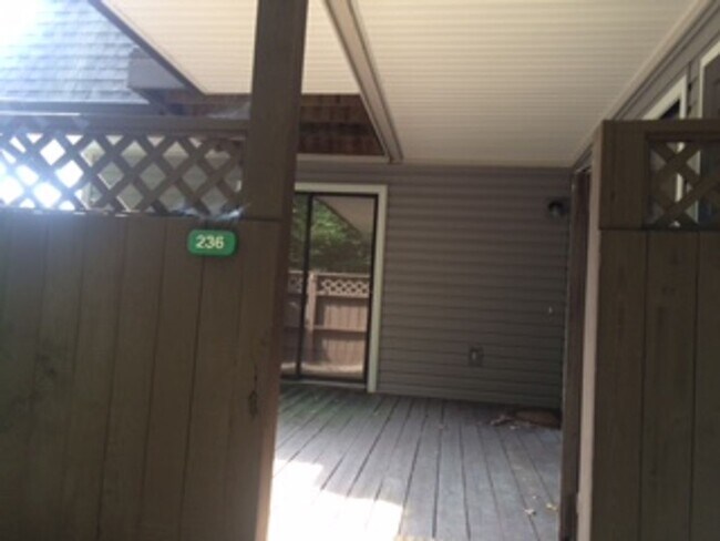 Building Photo - Modern 3BR Condo in Finley Forest – Prime Chapel Hill Location near UNC & RTP