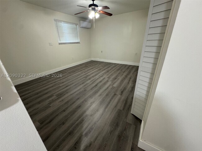 Building Photo - 2628 SW 31st Pl