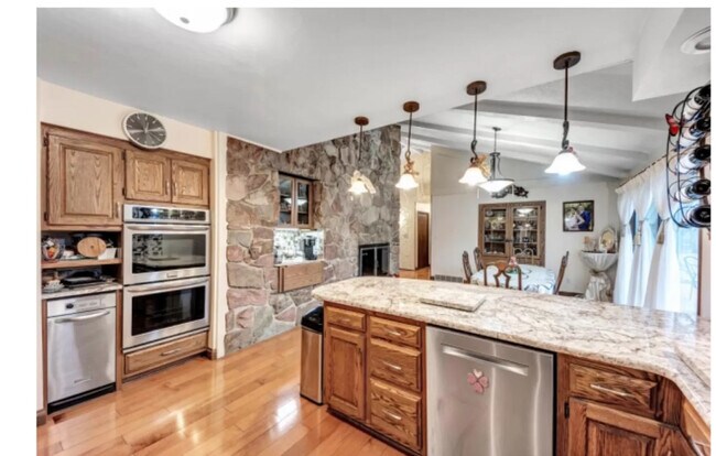 Building Photo - 4429 Oak Ridge Cir