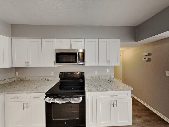 Building Photo - 1611 La Manda Blvd