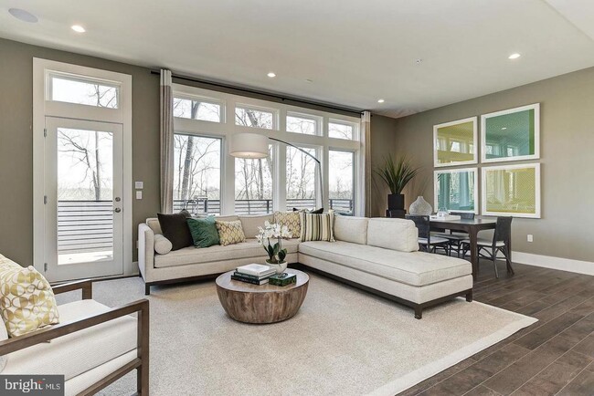 Building Photo - 5318 Merriam St