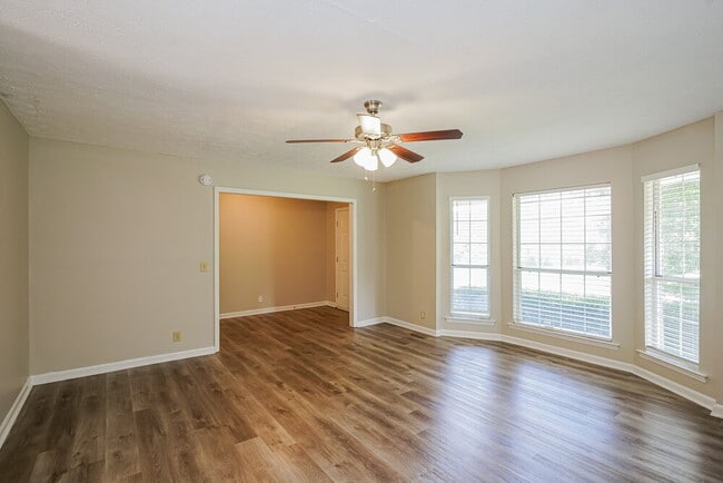 Building Photo - 1005 Waters Edge Cir