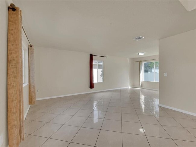 Building Photo - 308 NW 17th Terrace