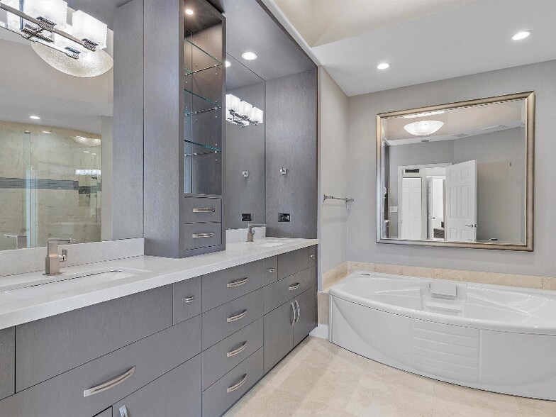 Building Photo - 3200 N Ocean Blvd