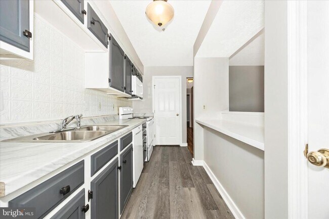 Building Photo - 615 Himes Ave