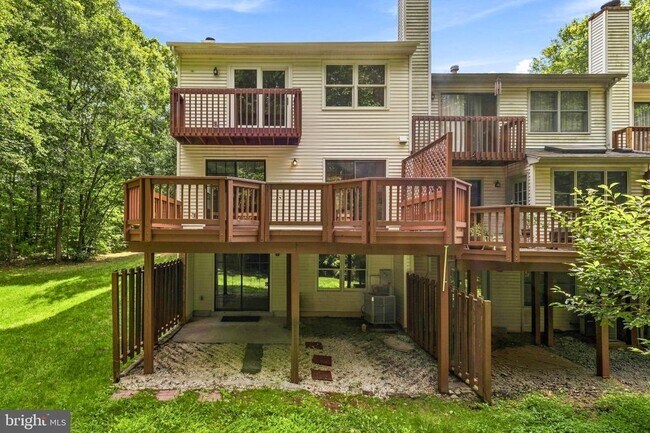 Building Photo - 7937 Valleyfield Dr