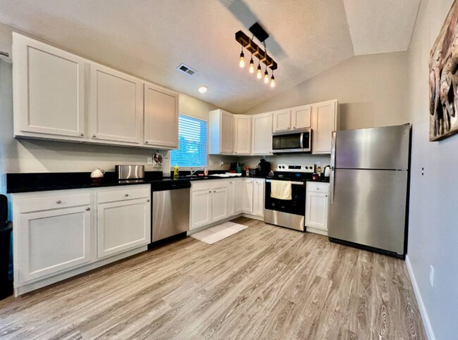 Building Photo - NEW Farmhouse Retreat Rustic decor and Cozy vibes!