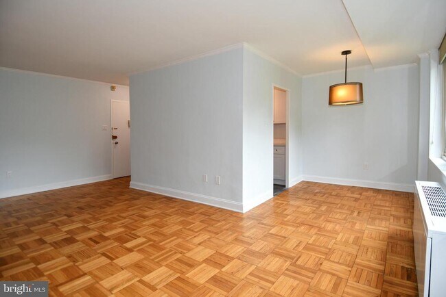 Building Photo - 4000 Tunlaw Rd NW