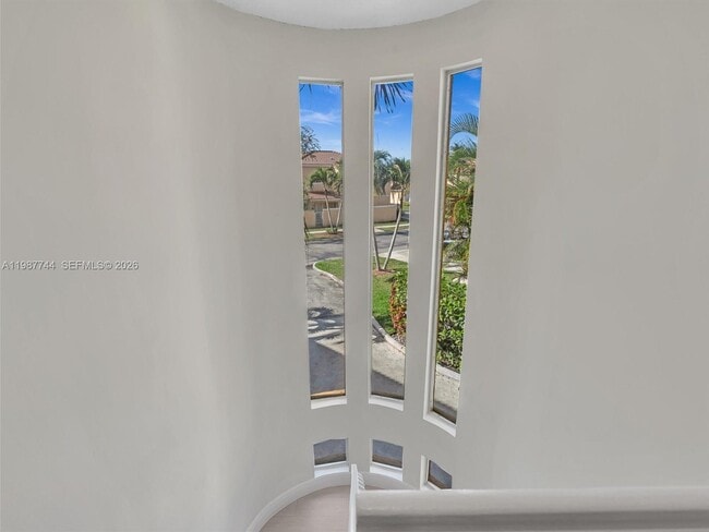 Building Photo - 11407 Lakeview Dr