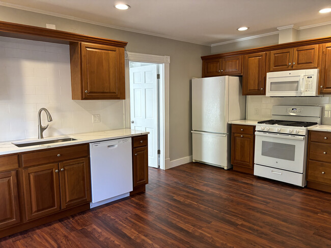 Kitchen - 1st Floor - 210 Echo Lake Rd