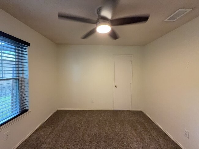 Building Photo - 6415 Elm Springs Dr