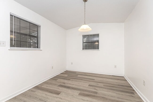 Building Photo - 4703 Bronfair Ave