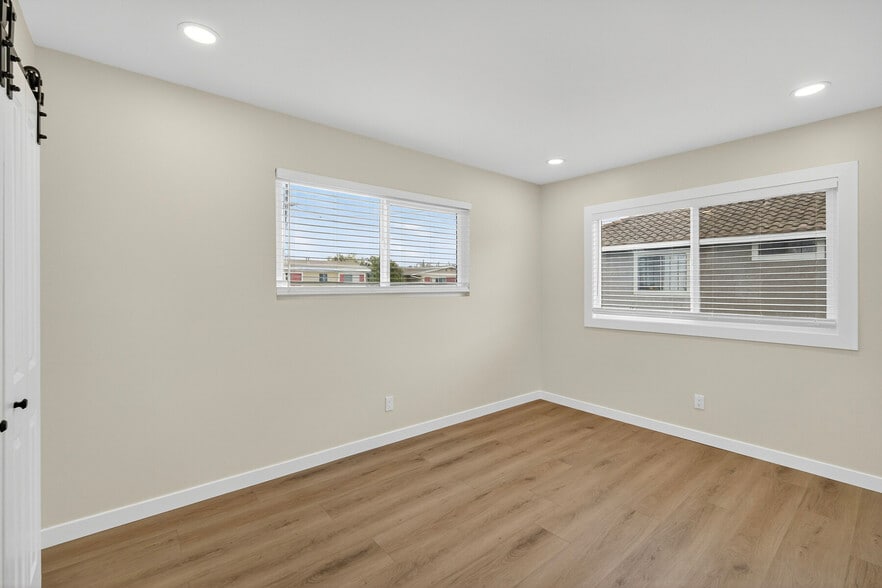 Building Photo - 11972 Walnut St