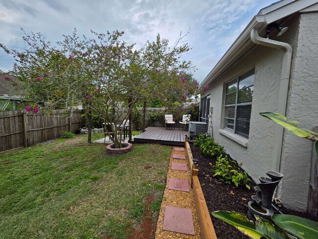 Building Photo - Updated full furnished 2/2 villa in great Safety Harbor location.