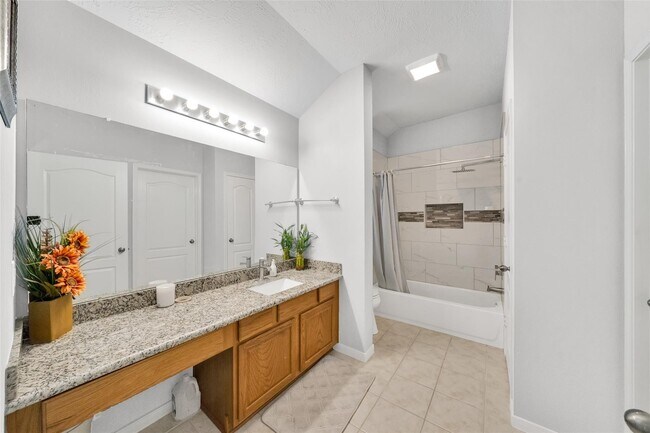 Building Photo - 5522 Brookhollow Oaks Trail