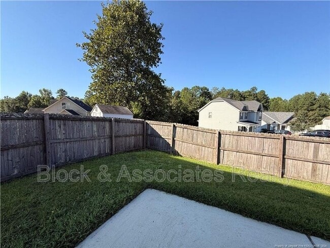 Building Photo - 402 Colonist Pl