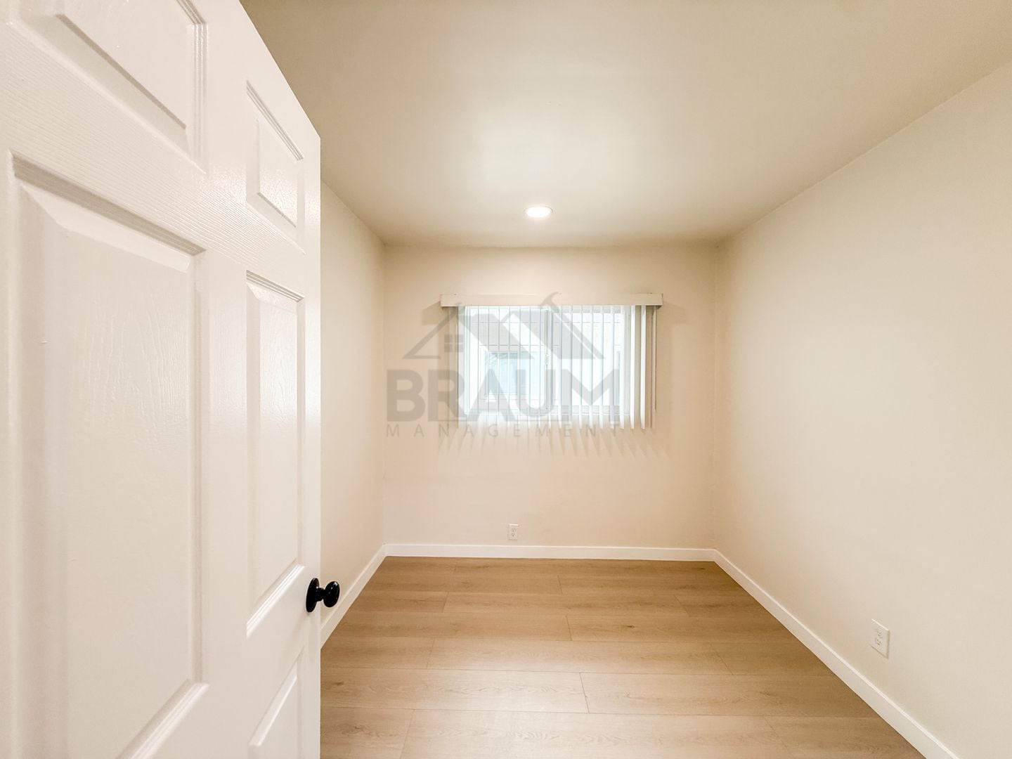 Building Photo - 13129 Oxnard St