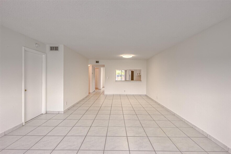 Building Photo - 9818 Nob Hill Ct