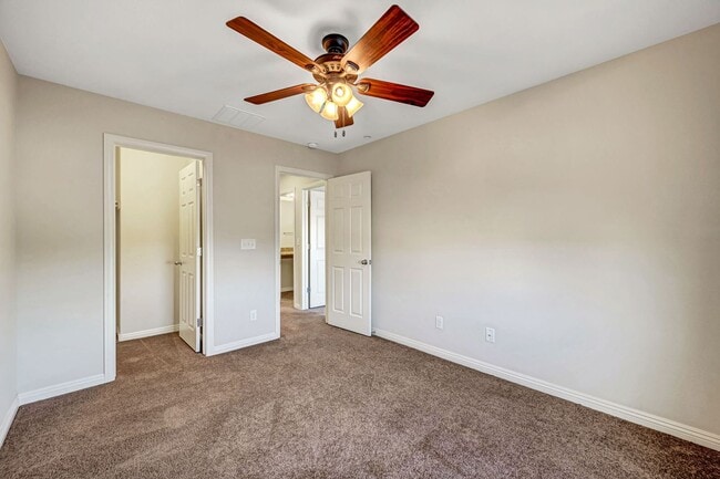 Building Photo - Henderson Home with Beautiful Strip Views