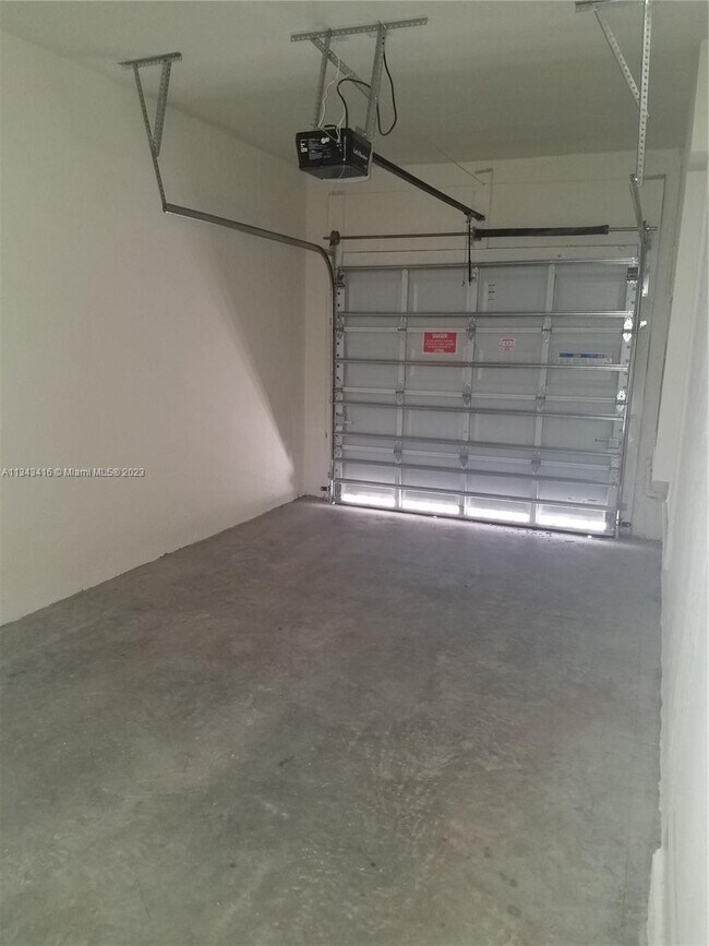 Building Photo - 3741 SE 1st St