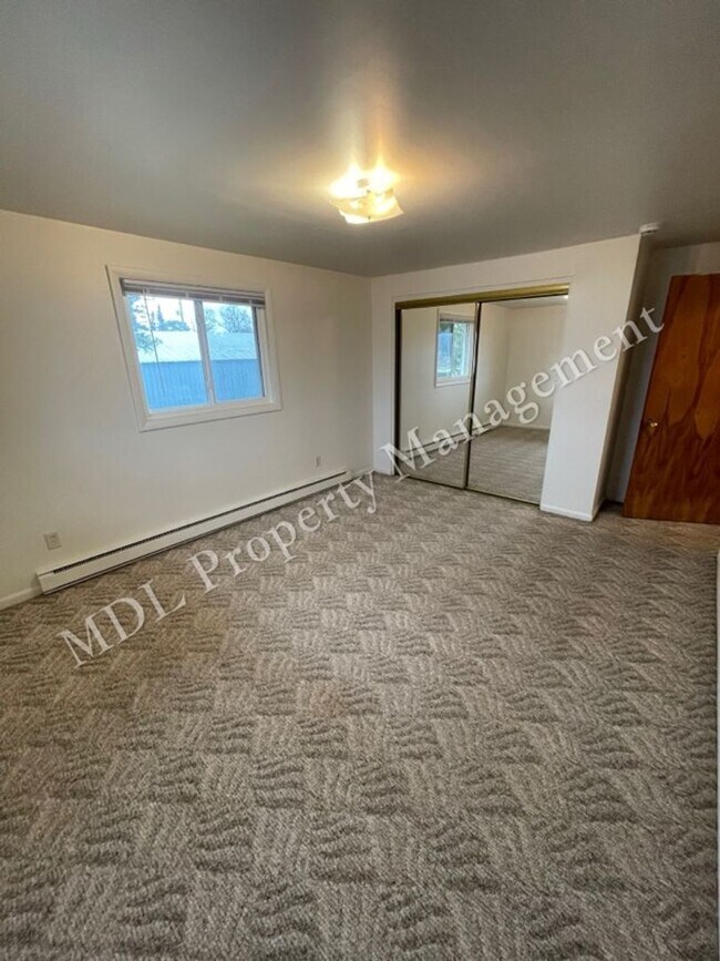 Building Photo - 121 N Woodbridge St