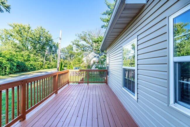 Building Photo - 1140 Collingwood Dr