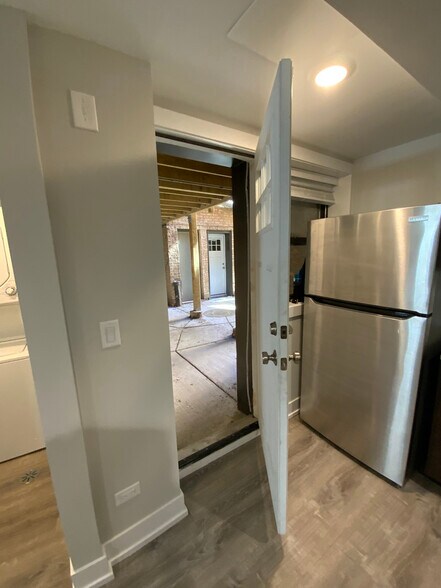 Building Photo - 1143 Maple Ave