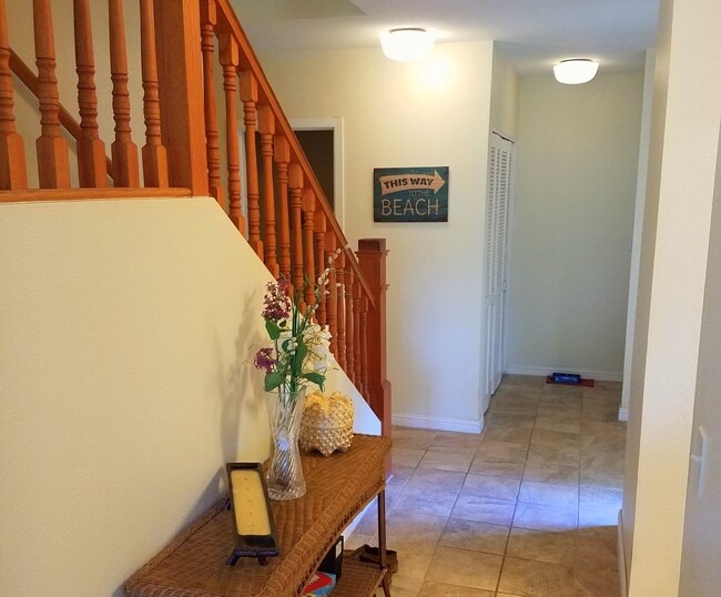 Building Photo - Unfurnished 3 Bedroom, 2.5 Bath Townhome i...