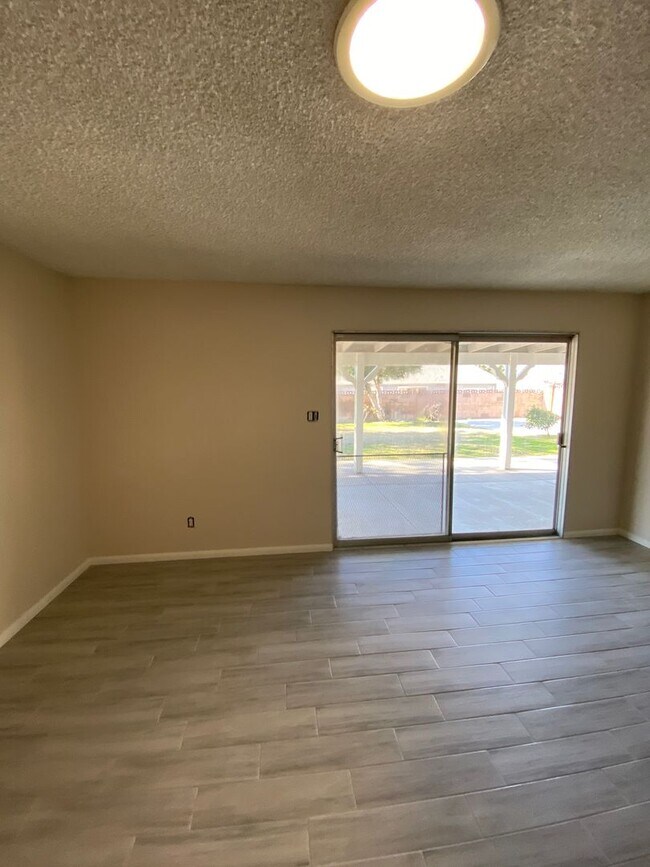 Building Photo - Single Story 4 bed, 2 bath home with RV Access