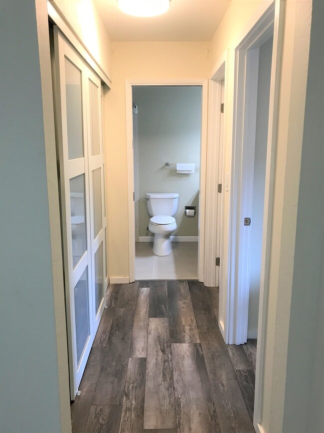 hall way to bedrooms - 3050 Los Prados St