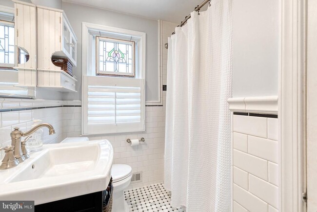 Building Photo - 39 Regester Ave