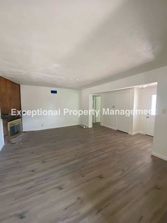 Building Photo - Great 4 bedroom 2 bath single story home