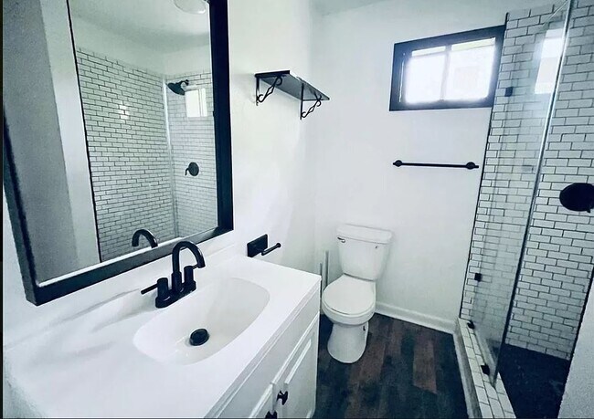 Building Photo - 343 5th St