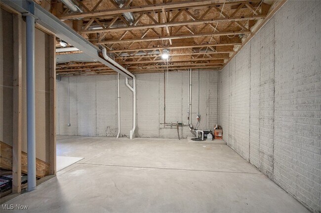 Building Photo - 2553 Seton Dr