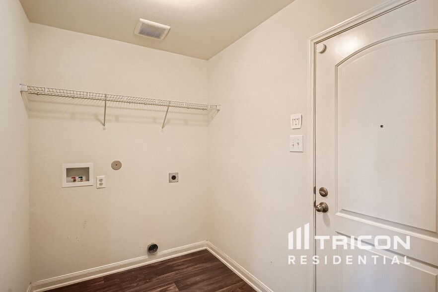 Building Photo - 1026 Barrymore Ln