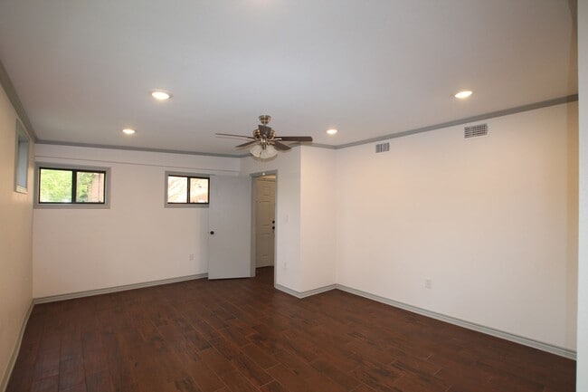 Building Photo - Coming Soon! Updated 3 Bed 2 Bath Rental! ...