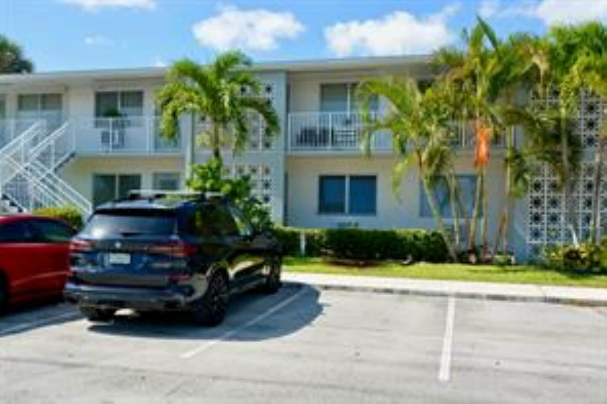 Building Photo - 2000 NE 51st Ct