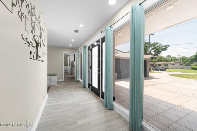 Building Photo - 7930 Bellemeade Blvd