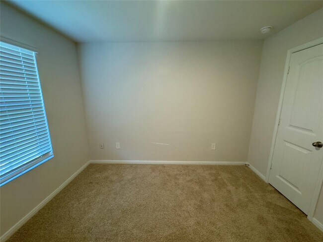 Building Photo - 1302 Camden Ln