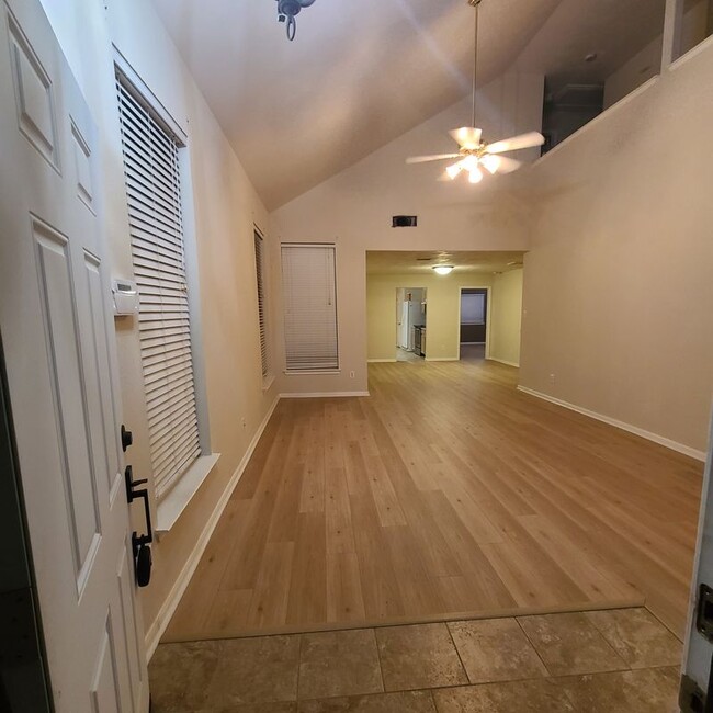 Building Photo - 16786 N Blue Jay Dr