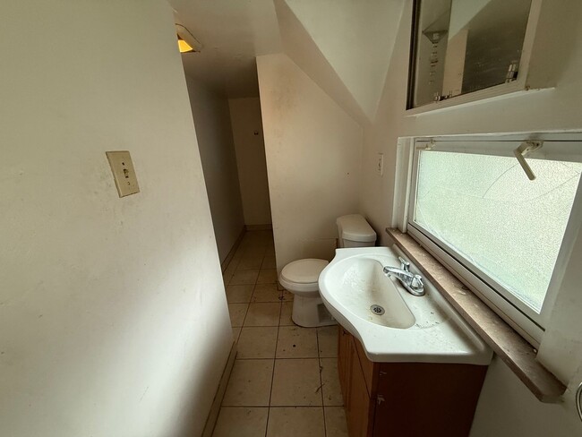 Building Photo - 2 bed/1 bath Single Family Home McKeesport, PA