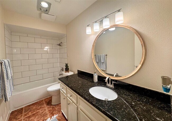 Building Photo - 20313B Sunny Shores Dr