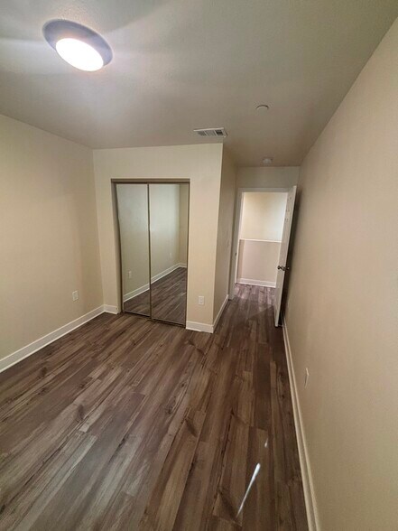 Building Photo - 630 1/2 W 79th St